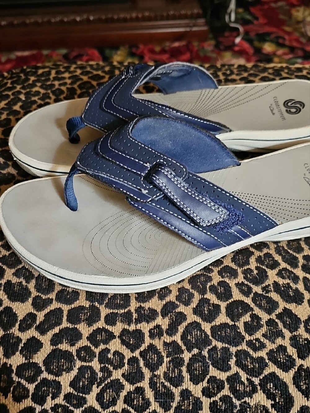 Cloudsteppers by Clarks Navy and White Thong Sandals - Picture 3 of 7